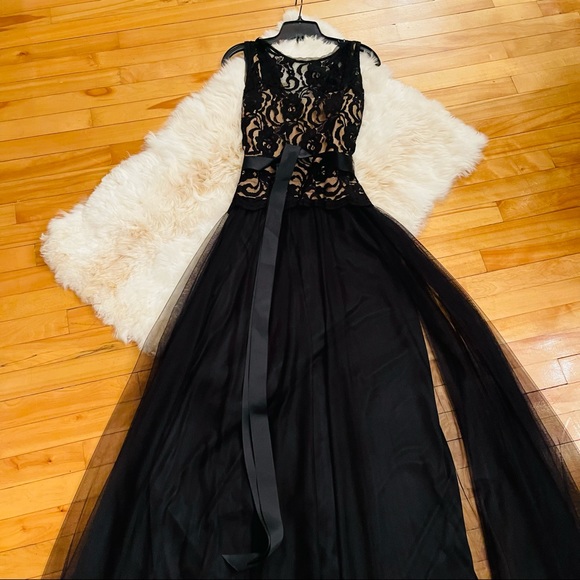 NEW Stunning Black Lace Dress - Picture 5 of 15